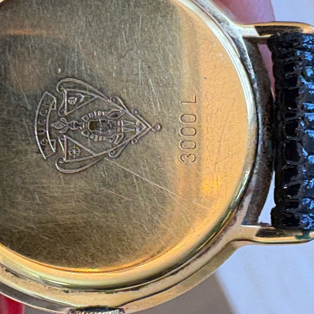 Vintage Gucci 3000L Quartz Ladies Watch 25 mm black dial crocodile skin strap - Picture 9 of 14